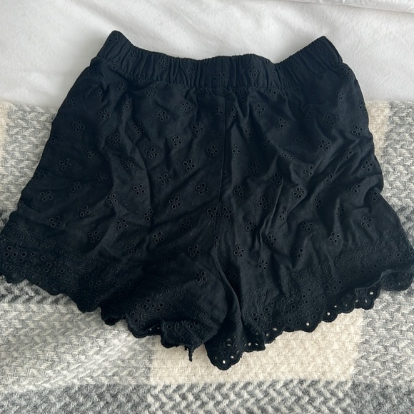 Abercrombie Eyelet Pull-on Shorts - Picture 2 of 3